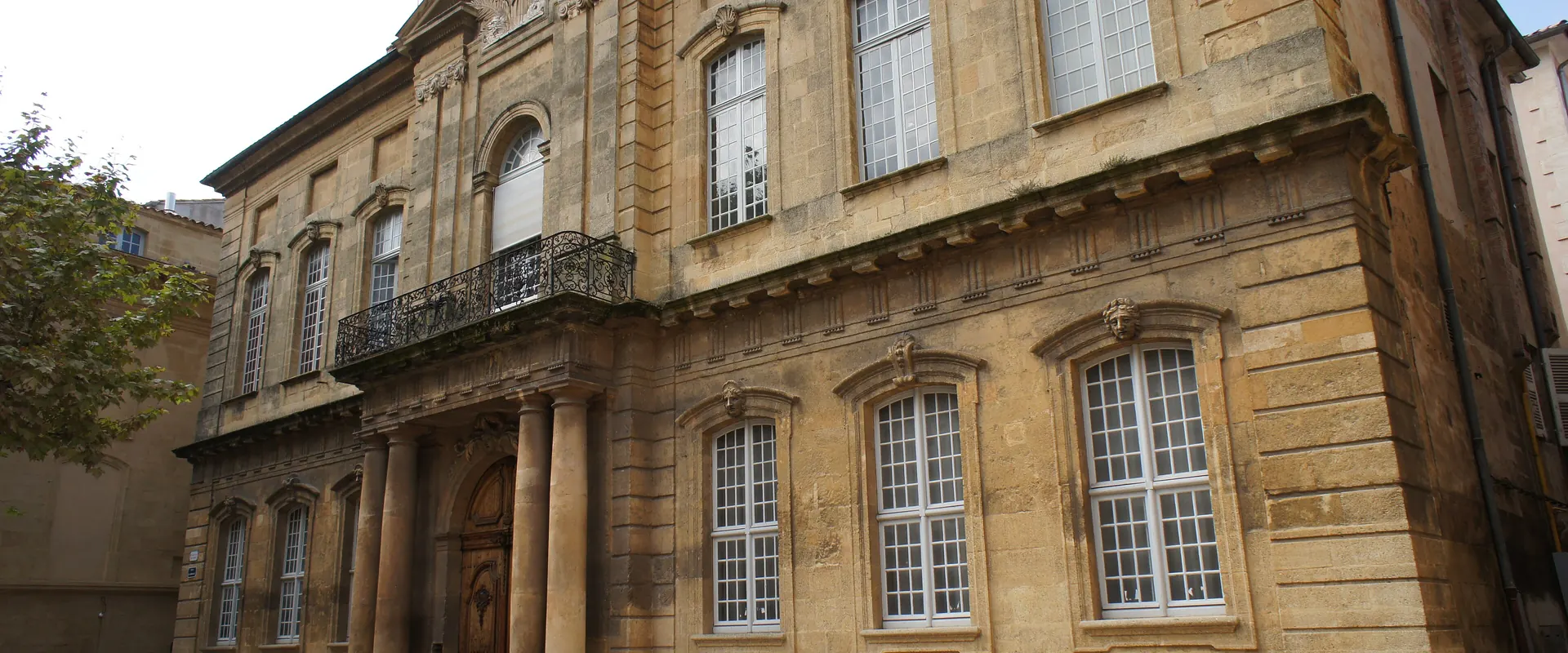 Façade de la faculté de droit d'Aix-en-Provence